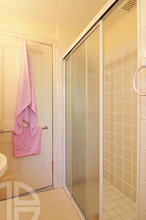 Fully framed shower screen, sliding door system